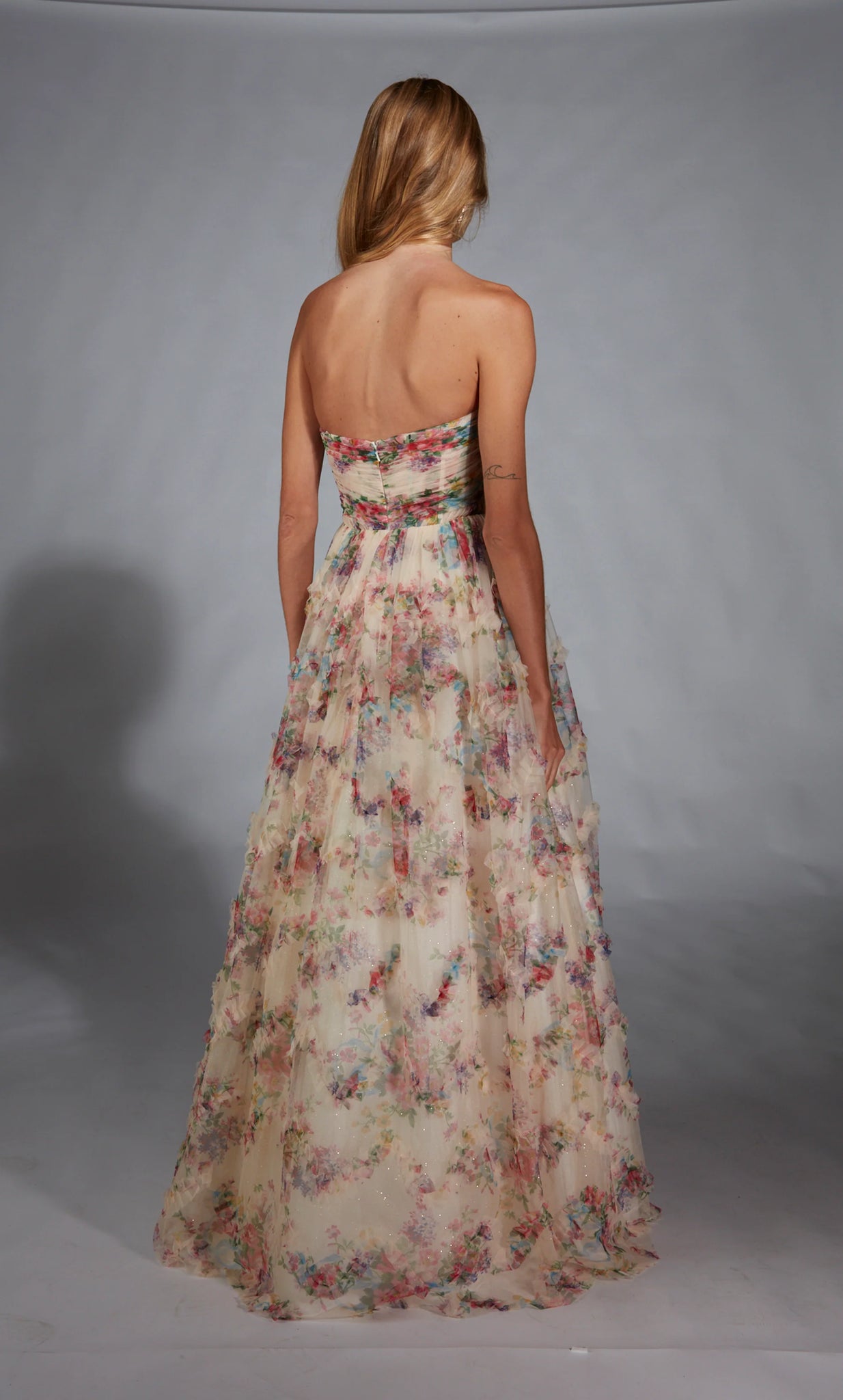 This gorgeous long A line gown is sure to have all eyes on you by Alyce Paris style number 61957. This lovely dress features a classic strapless sweetheart neckline with ruching on the bust and exposed boning. The bodice transitions seamlessly into the voluminous skirt where it has cute ruffles all over.