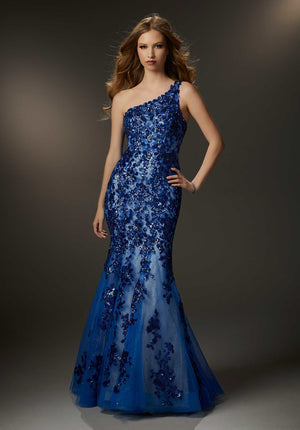 Pretty mermaid prom dress sparkles with crystal beaded, patterned sequins accented by delicate embroidery on glitter tulle for the extra pop of bling. The one-shoulder neckline is totally chic and leads to a cool strappy back.